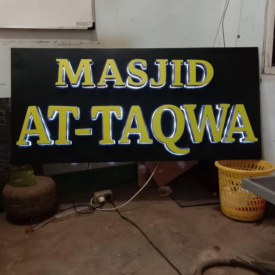 Huruf Timbul Backlight Plat Stainless Gold Plus Acrylic foto 3