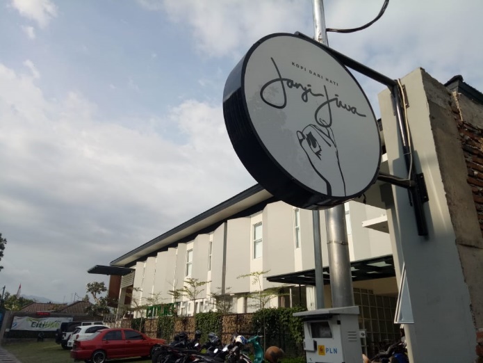 Neonbox Bulat foto 2