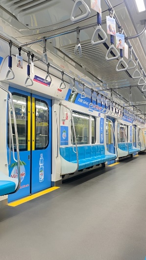 Branding Kereta KRL foto 3